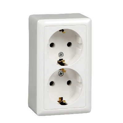 ХИТ Розетка двойная наружная белая с заземлением без шторок изолирующая пластина 16А 250В