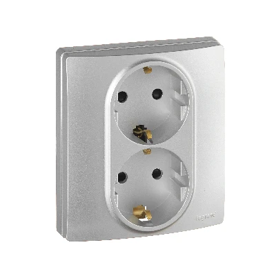 ETIKA Розетка двойная с заземлением со шторками алюминий автоматические зажимы