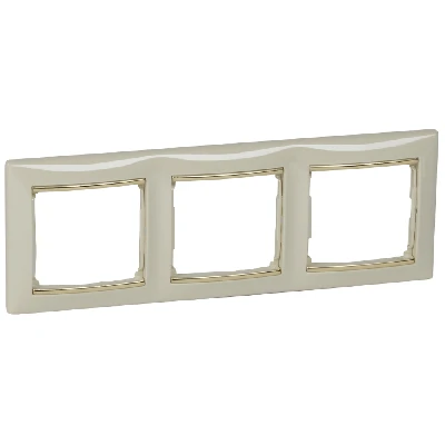 Рамка 3-местная слоновая кость (золотой штрих) VALENA