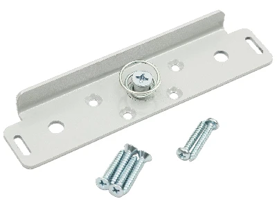 Монтажный комплект для установки якоря на двери с помощью переходной пластины, с возможностью регулировки положения на двери